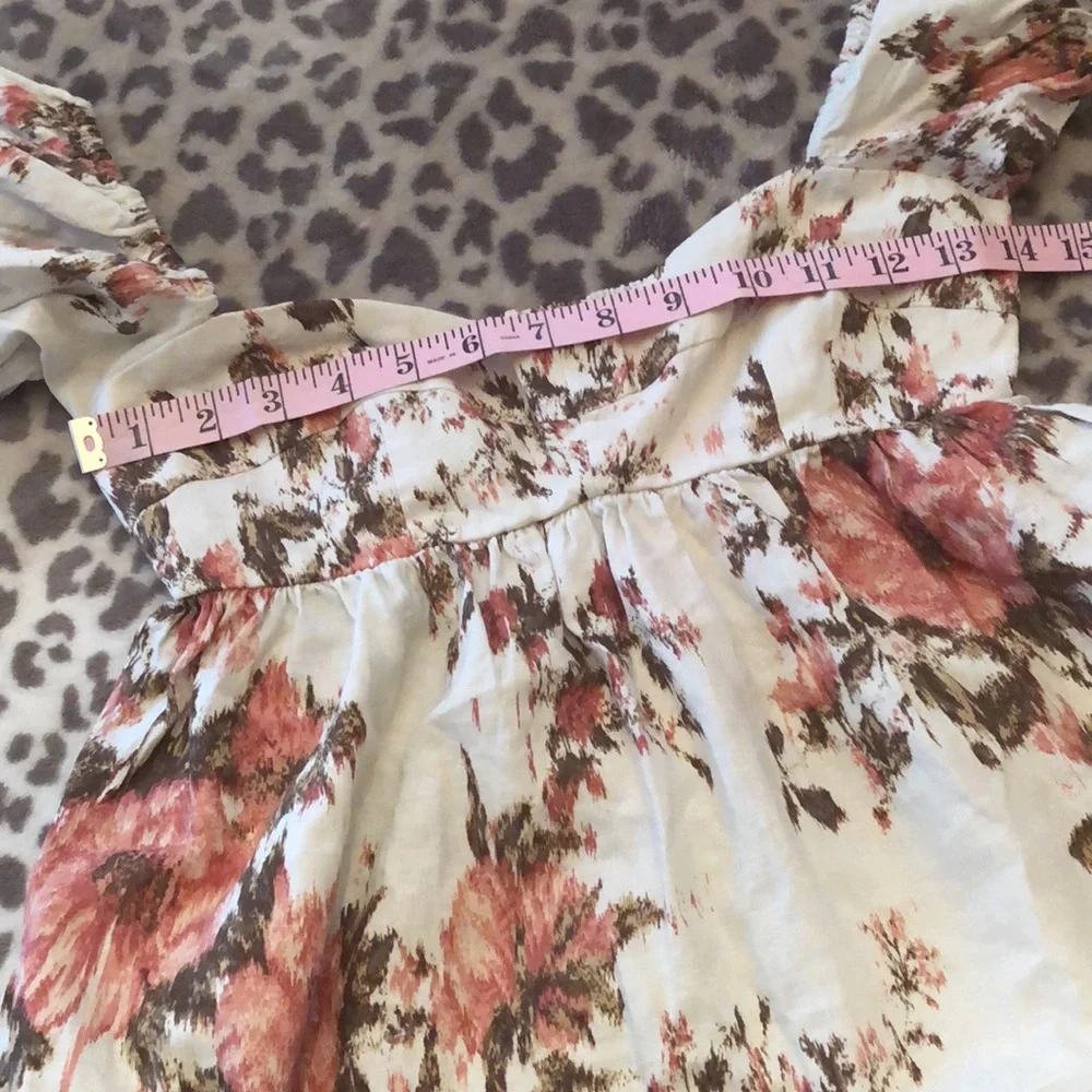 Olivaceous Floral Mini Dress in Cream Size Small Women’s
